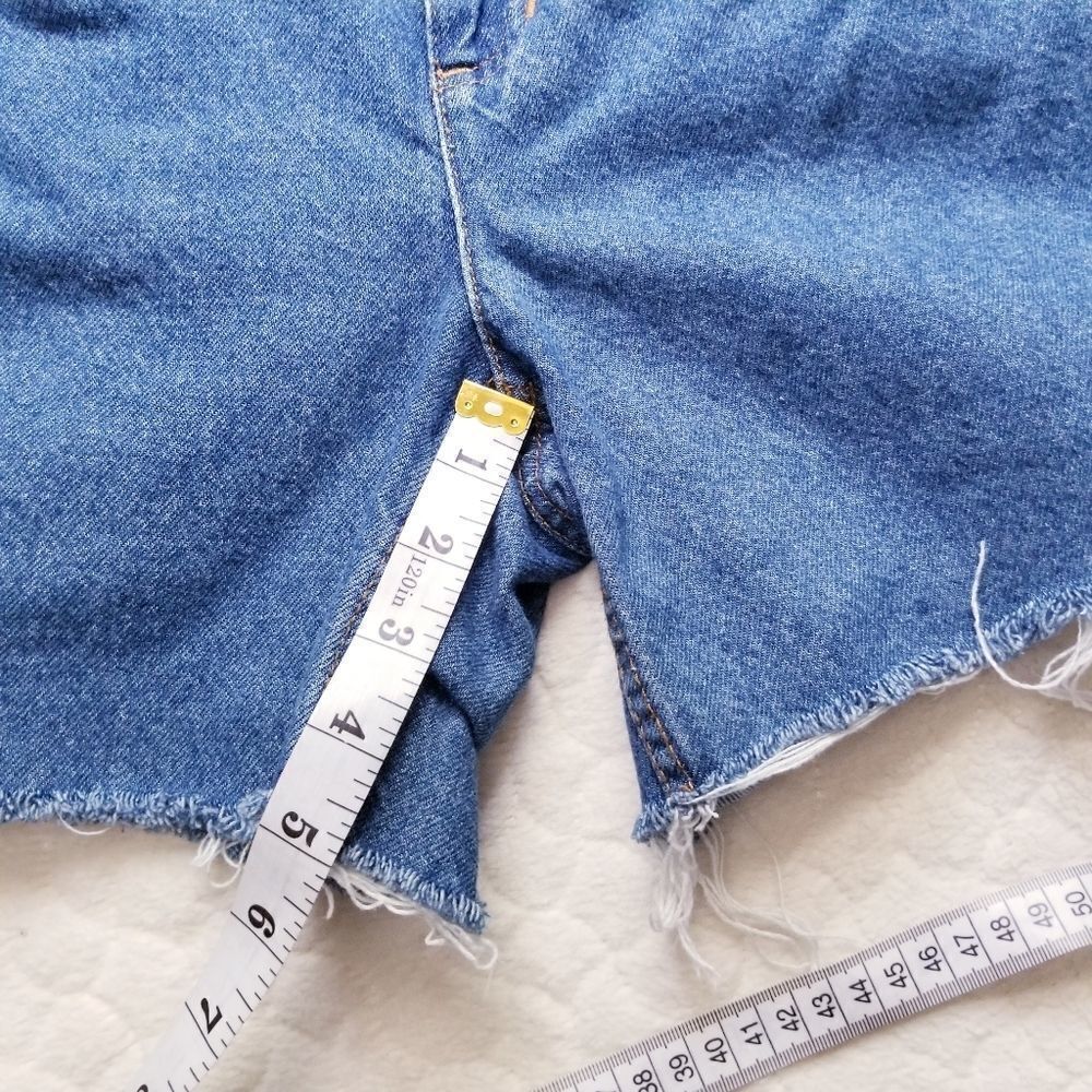 Cut-off denim shorts distressed raw hem jean 4 - Picture 5 of 8